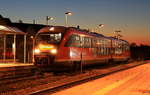 642 686 als RE Heilbronn-Hessental am 06.11.2020 beim Halt in Neuenstein. 