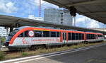 Einer von den zwei in Berlin Lichtenberg stationierten DB Desiro Triebzügen mit der Aufschrift  kulturzug  für die Strecke Berlin - Wroclow - Breslau in Polen, der Triebzug  642 539  (95 80 0 642 539-0 D-DB ....) am 06.08.21 Bf. Berlin Lichtenberg. 