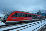 Der Dieseltriebzug 642 218 war Ende November 2023am Bahnhof Pfronten-Ried abgestellt.