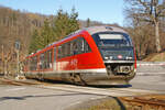 Hier zusehen ist Arriva 642 013 am 28.1.24 als Ersatzzug auf der RB80 nach Cranzahl bei der Ausfahrt aus Hennersdorf (Sachsen).