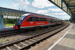 Der Desiro 642 059,  Schwarzenberg - Perle des Erzgebirges , der Erzgebirgbahn am 17.08.2025 im Hbf. Zwickau.
