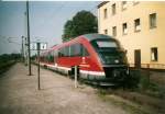 Ein Desirotriebwagen 642 051 Bh Rostock im September 2001 als RB nach Rostock im Bahnhof von Rvershagen (Strecke Rostock-Stralsund)