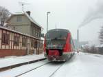 Winterfoto von 642005 im Bahnhof Blankenstein an der Saale. Hinten die bekannte Zellstoff-Fabrik, die sehr froh wre, wenn die Strecke hinter dem Fotografen am Bahnhofsende wieder wie frher nach Bayern fhren wrde....

Falls hier einer den frheren grossen Schornstein aus DDR-Zeiten vermisst: Der wurde in 2009 abgetragen......
Foto vom 10.01.2010.