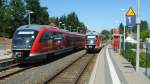 Zugkreuzung in Heroldsberg am 6.8.07. Bei der grundlegenden Renovierung der Grfenbergbahn bekam der Bahnhof 1999 zwei moderne Auenbahnsteige. Bild 486659 zeigt eine fast identische Situation 11 Jahre vorher.

