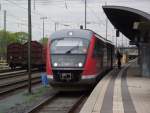 642 120 steht am 15. April 2011 als Regionalbahn nach Ebern auf Gleis 8 in Bamberg.