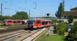 Parallelausfahrt in Steinach am 1.8.07: Der linke Triebwagen fhrt nach Rothenburg ob der Tauber und der rechte Triebwagen nach Neustadt an der Aisch. Dazwischen liegen die Gleise der Hauptstrecke Wrzburg – Ansbach.