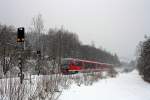642 136 und 642 046 als RE26079  Skizug  Leipzig - Klingenthal (- Graslitz) bei dichtem Schneefall zwischen Zwota und Klingenthal, 28.1.012.