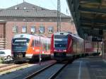 Eintrchtig nebeneinander stehen am 06.09.2013 642 237 der Erzgebirgsbahn und DB 612 145 auf dem Zwickauer Hauptbahnhof.