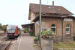 642 127 hielt am 20.8.14 als RB nach Crailsheim im Bahnhof Blaufelden, der noch das klassische Flair der  Taubertalbahn  vermittelt. 
