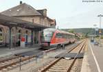 Blick nach Westen auf 642 127 in Bad Mergentheim. Auf den immer noch umfangreichen Gleisanlagen rechts vom Bildrand standen am 20.8.14 überhaupt keine Schienenfahrzeuge.