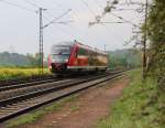 In fremden Gefilden trieb sich der Triebzug 642 004 am 30.04.2014 auf der KBS 610 gen Norden herum. Aufgenommen in Ludwigsau-Friedlos.