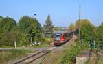 642 023 hat am 04.10.2014 als RE 16142 Erfurt Hbf - Nordhausen soeben den Hp. Niederspier passiert.