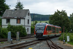 642 der Erzgebiergsbahn fährt in den Bahnhof von Cranzahl ein, 20.06.2016