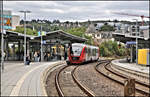 Desiro 642680 h�lt hier am 20.9.2026 um 13.39 Uhr als RB 65 auf der Fahrt nach Bingen im Bahnhof Bad Kreuznach.