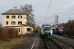 BLB Ersatzverkehr: Zwei Desiros der Vogtlandbahn kreuzen mit einem Cantus Flirt im Bahnhof Piding.