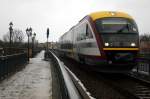 Ein Desiro der Stdtebahn Sachsen kommt aus Richtung Neustadt ber die Elbebrcke geschlichen und erreicht gleich den Endbahnhof Pirna; 12.12.2010