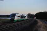 Zwei Triebwagen der Vogtlandbahn befinden sich im letzten Licht des Tages als VBG 74268 auf dem Weg nach Marktredwitz und werden ihr Ziel in wenigen Minuten erreicht haben, 14.02.2014
