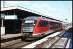 Ein dreiteiliger Desiro, vorn ist 642224-0 zu sehen, steht hier mit Abfahrtzeit 12.12 Uhr  nach Erfurt am 27.2.2005 auf Gleis 3 im HBF Magdeburg.