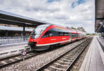 643 513 hält als RB 18825 (Neustadt (Weinstr) Hbf - Wissembourg) in Landau (Pfalz)	 Hbf.
Aufgenommen am 19.4.2017.