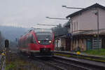 643 039 fährt in Stockhausen aus in Richtung Wetzlar.