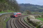 643 037 hat das Eiinfahrsignal Stockhausen aus Richtung Wetzlar passiert und durchfährt nun Stockhausen in Richtung Limburg. 

Stockhausen 31.03.2024