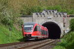643 047 verlässt gerade den Ennericher Tunnel zwischen Kerkerbach und Eschhofen.