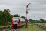 W�hrend im Hintergrund 643 014 bereits ausgefahren ist, f�hrt kurz danach 643 007 auf das linke Gleis nach Bad Bergzabern.

Winden 18.06.2024