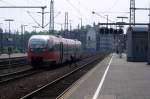 643 ***-* fhrt in Dsseldorf an Gleis 6 ran, lsst jemanden raus und fhrt wieder zurck