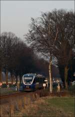 Im Abendlicht des 31.03.2009 ist VT710 als RB67 (NWB81559)  DER WARENDORFER  bei Neuwarendorf unterwegs.