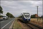 So flach ist das Mnsterland garnicht... VT714 ist als NWB81559(RB67  Der WARENDORFER ) nach Mnster(Westf)Hbf unterwegs und rumpelt durch das Mnsterland. In krze wird Beelen erreicht. Die Bundesstrae ist ein Traum fr Motorrad- und Autofahrer...
