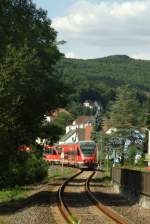 643 032  Lauterecken  und ein unbekannt gebliebener 643 als RB 12975 auf dem Weg nach Kaiserslautern, hier gesehen nach der Ausfahrt aus dem HP Kreimbach-Kaulbach.