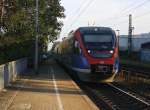 Die Euregiobahn (RB20) aus Heerlen(NL)-Stolberg-Hbf kommt die Kohlscheider-Rampe hoch aus Richtung Herzogenrath und hält in Kohlscheid und fährt in Richtung Richterich,Laurensberg,Aachen-West. 
Bei schönem Sonnenschein am Morgen vom 27.10.2014.
 