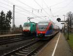 Ein Nachschuss von Zwei Euregiobahn (RB20) kommen aus Langerwehe-Stolberg-Altstadt nach Alsdorf-Annapark aus Richtung Aachen-West,Laurensberg,Richterich und halten in Kohlscheid und fahren in Richtung Herzogenrath. Aufgenommen von Bahnsteig 1 in Kohlscheid.
Bei Nieselregen am Kalten Nachmittag vom 1.3.2016.
Und das ist mein 5600tes Bahnbild bei http://WWW.Bahnbilder de.