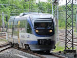 Der Triebwagen VT731 der Niederbarnimer Eisenbahn fährt Ende April 2018 in den Bahnhof Berlin-Lichtenberg ein.
