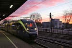 Im Schein der Morgenröte steht der NWB VT 643307 um 6.33 Uhr abfahrbereit zur Fahrt nach Bielefeld auf Gleis 5 im HBF Osnabrück.