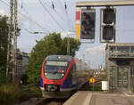 Die Euregiobahn (RB20) kommt aus Langerwehe nach Alsdorf und kommt aus Richtung Stolberg-Rheinland und fährt in Aachen-Rothe-Erde ein und fuhr dann weiter nach Aachen-Hbf.
Aufgenommen vom Bahnsteig 1 in Aachen-Rothe-Erde.
Bei Sonne und Wolken am Abend vom 18.8.2019. 