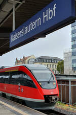 643 516  Fritz Walter , der zuletzt die Fahrt von Bingen in die Pfalzstadt bestritt, stand passend am Hauptbahnhof Kaiserslautern.