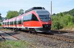 Am 16.08.2018 ist 644 504 mit dem RE 17 auf dem Weg nach Warburg und hat soeben den Bahnhof Arnsberg verlassen.