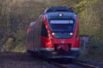 644 021 ist auf der Emschertalbahn unterwegs und erreicht in Kürze Dortmund Bövinghausen. Heute nur noch Blockstelle war Bövinghausen einst Bahnhof. Im Hintergrund zeugt die Ra10 Tafel noch von.

Dortmund Bövinghausen 14.04.2023