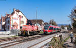 644 039 als RB 17262 (Waldshut - Basel Bad Bf) passiert die abgestellte 294 779 im Bahnhof Rheinfelden 20.3.26