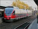 Eine Doppeleinheit Talent 644 als RB 25 nach Marienheide hat sich am Abend des 08.11.08 in Bewegung gesetzt, um die Rampe im Bahnhof Kln Messe/Deutz in Angriff zu nehmen.
