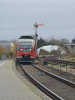 Hier 644 029-0 bei der Einfahrt in den Bahnhof Rheinbach. Er fhrt weiter nach Euskirchen. Dort ist Anschluss an den RE12 nach Trier - dieser wird bis zum 12. 11. 2009 noch mit 218 bespannt. 
Deswegen bin ich mit diesem Zug bis Trier gefahren, um das noch einmal zu Photografieren.
(28.11.2009 ,10:43)
