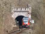 RB83, Trier-Kln, DB 644 563 zwischen Speicher & Philippsheim im Kylltal, Sdportal des Friedrich-Wilhelm-Tunnels, 333m, 27.03.2011