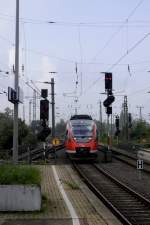 644 032 als RB 38 nach Düsseldorf bei der Einfahrt nach Neuss Hbf, Gleis 2, 3.9.15.