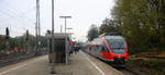 Ein Nachschuss auf einen Talent von der 644 521 DB durchfährt Aachen-West in Rictung Aachen-Schanz,Aachen-Hbf.
Aufgenommen vom Bahnsteig in Aachen-West.
Bei Sonne und Wolkenam Kalten Nachmittag vom 14.11.2016.