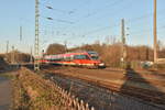 An der Bahnhofseinfahrt am BÜ Blumenstraße kommt am 14. Februar 2017 eine Doppeleinheit 644ziger als RB 38 Pendel zwischen Neuss Hbf und Grevenbroich in diesen
eingefahren.  