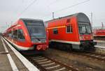 Während der RE3 (RE3305) von Stralsund Hauptbahnhof nach Berlin Hauptbahnhof (tief) mit 143 193-1 Berlin Lichtenberg verlässt, wartet 646 030-6 als RB91 (RB5830) von Zielona Gora nach Berlin