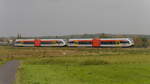 Ein Doppeltraktion GTW unterwegs als RB48 nach Friedberg zwischen Gettenau-Bingenheim und Reichelsheim.