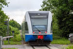 UBB Triebwagen der BR 646 auf dem Bahnübergang am Haltepunkt Karlsburg (bei Greifswald).