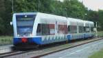 Drei UBB Triebwagen fahren im Bahnhof Seebad Heringsdorf ein.